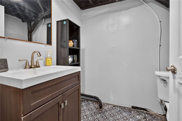 205 Coral Dr, Upper St Clair, PA 15241