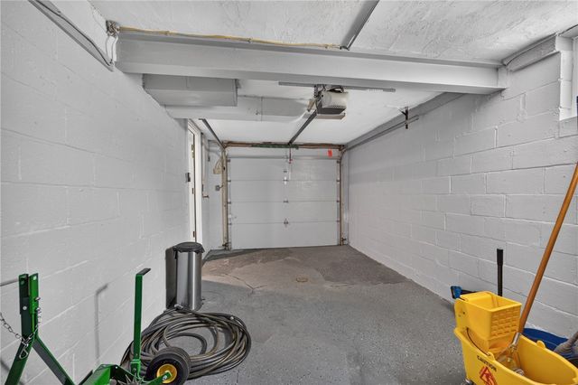 205 Coral Dr, Upper St Clair, PA 15241