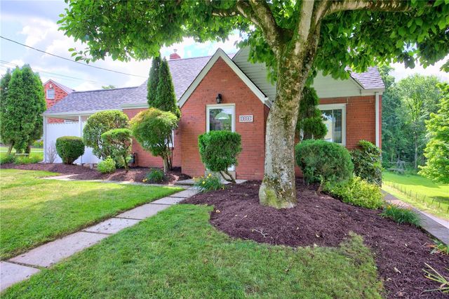 205 Coral Dr, Upper St Clair, PA 15241