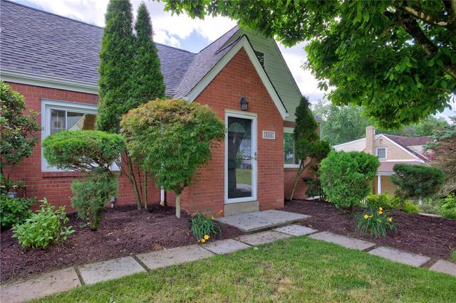 205 Coral Dr, Upper St Clair, PA 15241