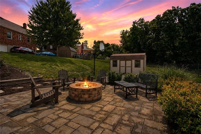 205 Coral Dr, Upper St Clair, PA 15241