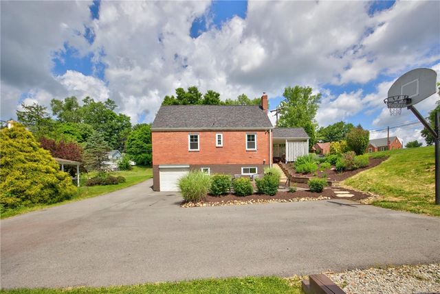 205 Coral Dr, Upper St Clair, PA 15241