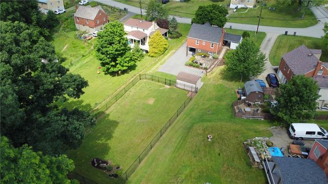 205 Coral Dr, Upper St Clair, PA 15241