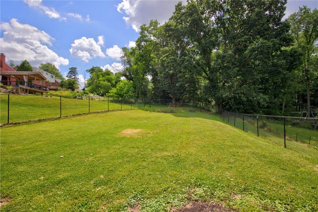 205 Coral Dr, Upper St Clair, PA 15241