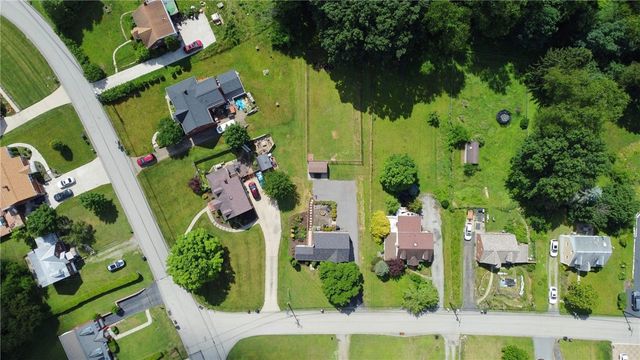 205 Coral Dr, Upper St Clair, PA 15241