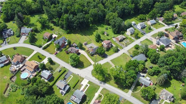 205 Coral Dr, Upper St Clair, PA 15241