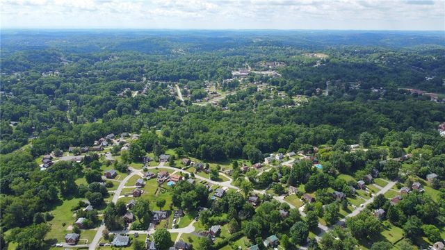 205 Coral Dr, Upper St Clair, PA 15241