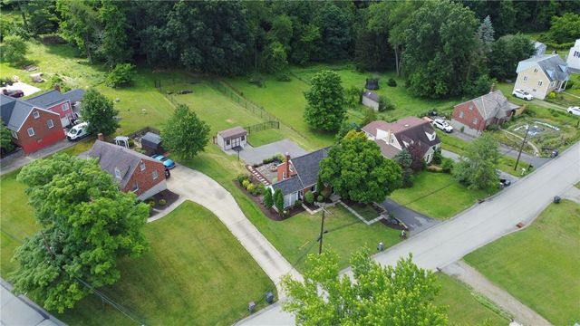 205 Coral Dr, Upper St Clair, PA 15241