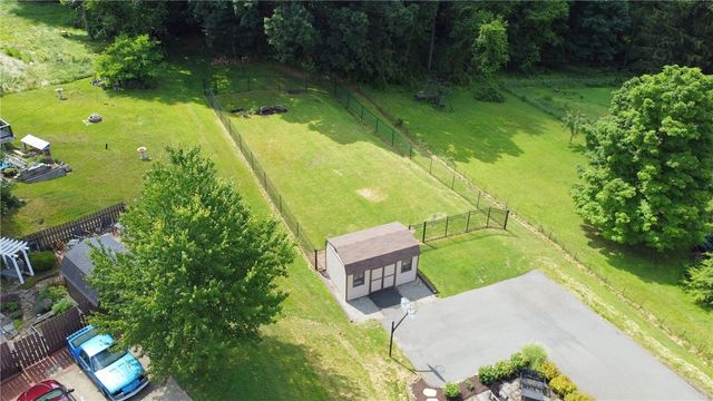 205 Coral Dr, Upper St Clair, PA 15241