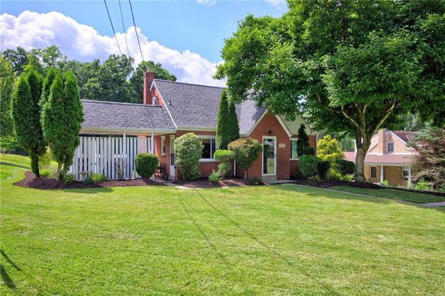 205 Coral Dr, Upper St Clair, PA 15241