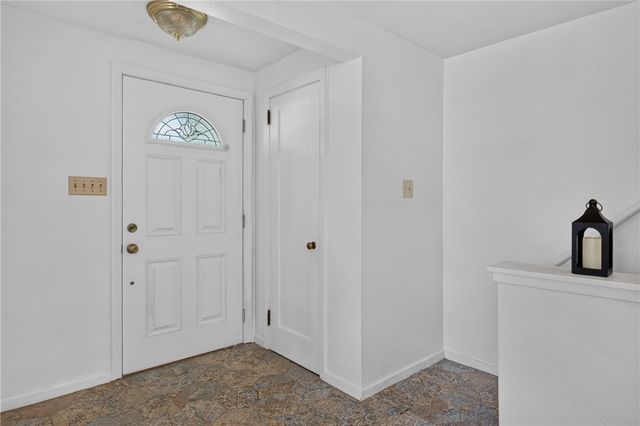 205 Coral Dr, Upper St Clair, PA 15241