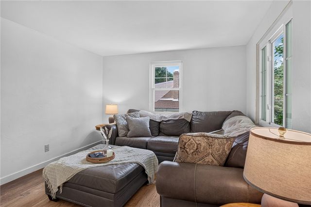 205 Coral Dr, Upper St Clair, PA 15241