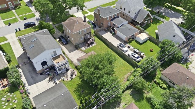 1446 Manchester Avenue, Westchester, IL 60154