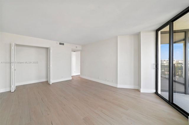 1000 Quayside Ter 1909, Miami, FL 33138