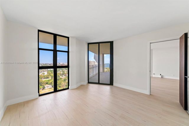 1000 Quayside Ter 1909, Miami, FL 33138