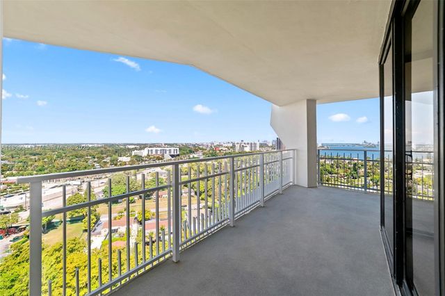 1000 Quayside Ter 1909, Miami, FL 33138