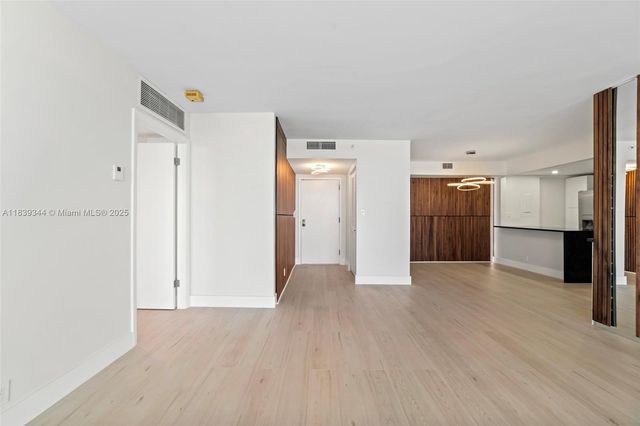 1000 Quayside Ter 1909, Miami, FL 33138