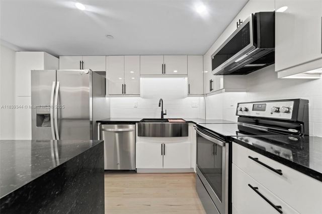1000 Quayside Ter 1909, Miami, FL 33138
