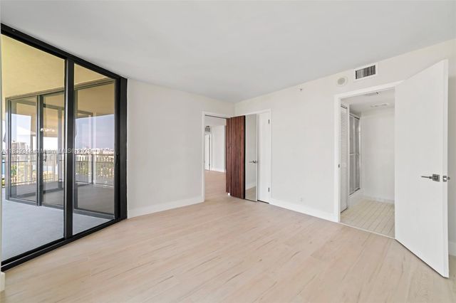 1000 Quayside Ter 1909, Miami, FL 33138