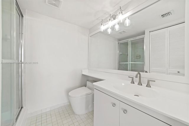1000 Quayside Ter 1909, Miami, FL 33138