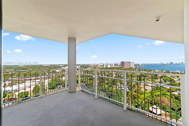 1000 Quayside Ter 1909, Miami, FL 33138