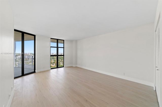 1000 Quayside Ter 1909, Miami, FL 33138