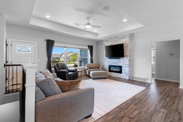 182 MEADOWLARK LANE, Luxemburg, WI 54217