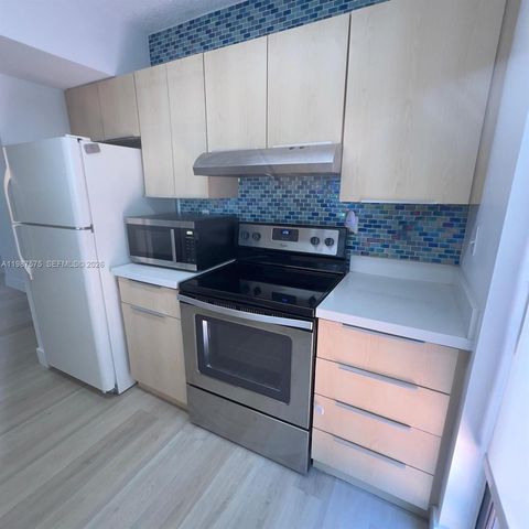 10550 NW 7th Ter B7, Miami, FL 33172