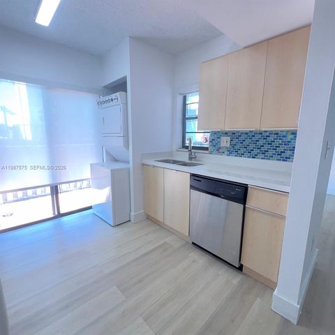 10550 NW 7th Ter B7, Miami, FL 33172
