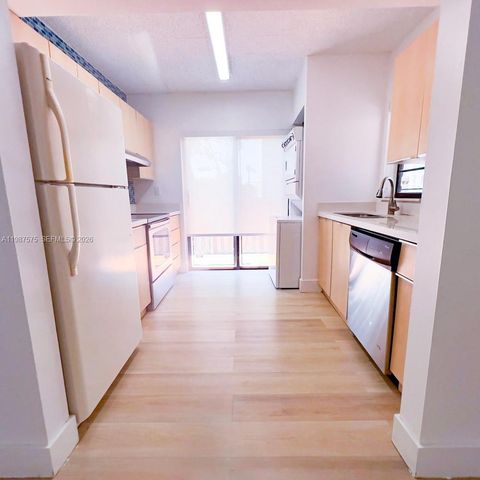 10550 NW 7th Ter B7, Miami, FL 33172