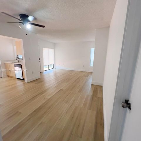 10550 NW 7th Ter B7, Miami, FL 33172
