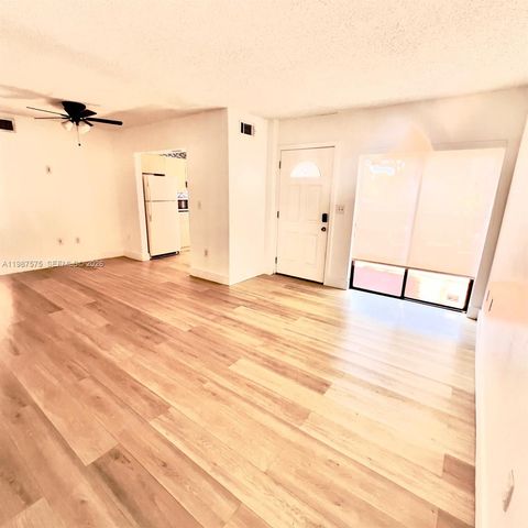 10550 NW 7th Ter B7, Miami, FL 33172