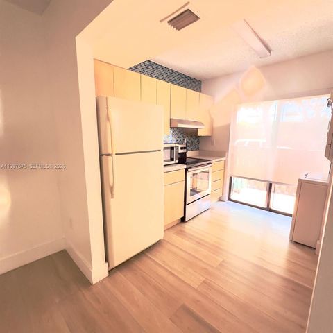 10550 NW 7th Ter B7, Miami, FL 33172