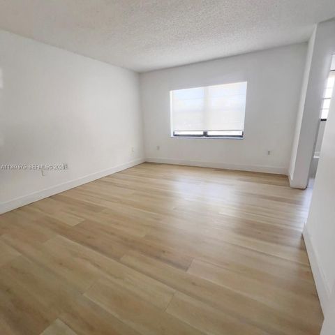 10550 NW 7th Ter B7, Miami, FL 33172