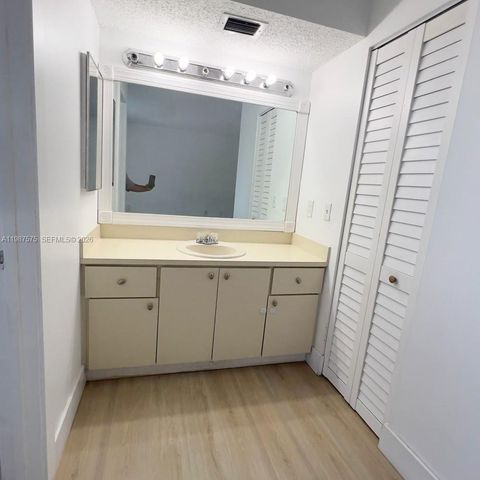 10550 NW 7th Ter B7, Miami, FL 33172