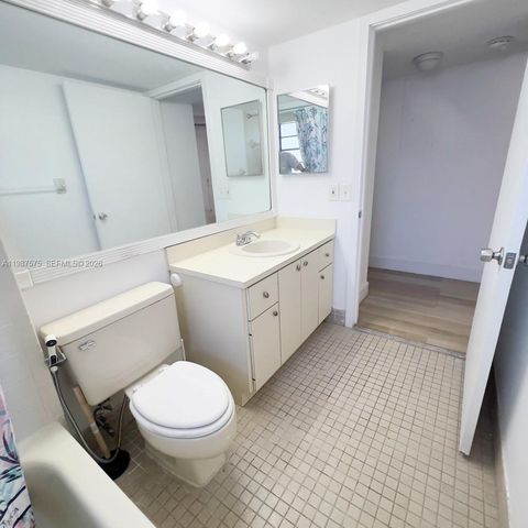 10550 NW 7th Ter B7, Miami, FL 33172