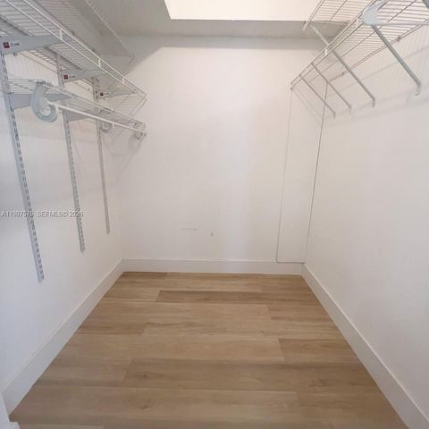 10550 NW 7th Ter B7, Miami, FL 33172