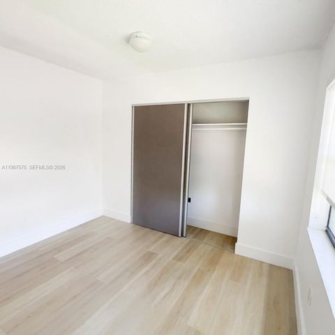 10550 NW 7th Ter B7, Miami, FL 33172