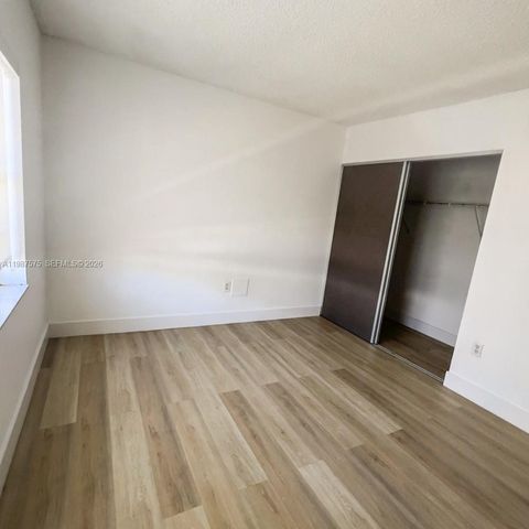 10550 NW 7th Ter B7, Miami, FL 33172
