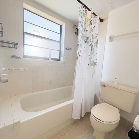 10550 NW 7th Ter B7, Miami, FL 33172