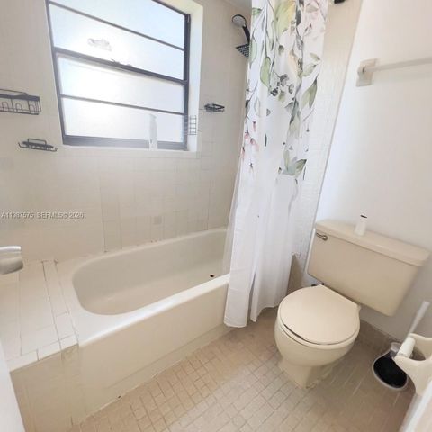 10550 NW 7th Ter B7, Miami, FL 33172