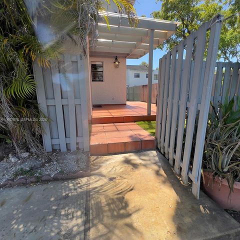 10550 NW 7th Ter B7, Miami, FL 33172