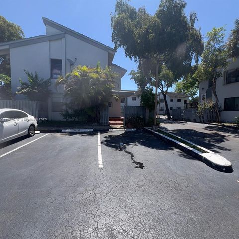 10550 NW 7th Ter B7, Miami, FL 33172