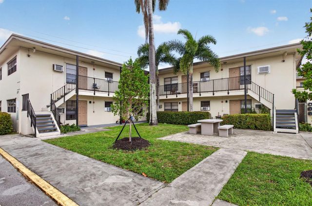 2275 NE 12th Street 13, Pompano Beach, FL 33062