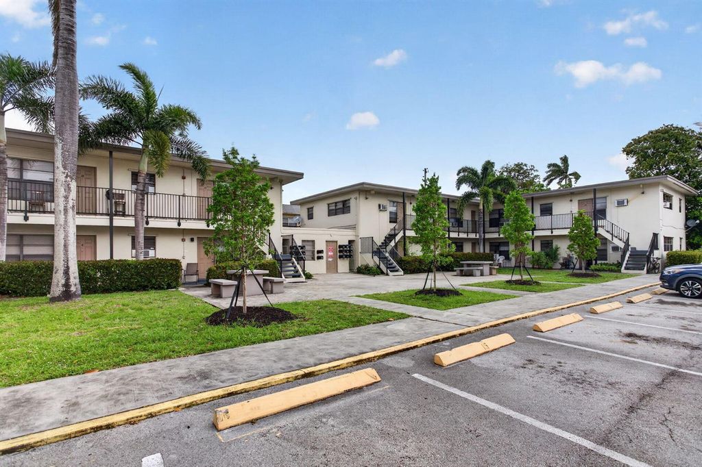2275 NE 12th Street 13, Pompano Beach, FL 33062