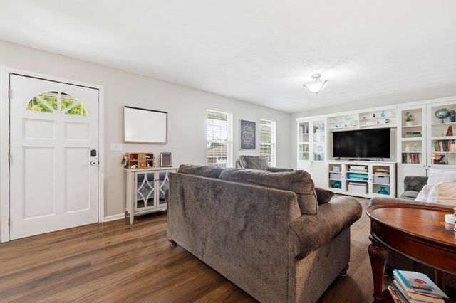 252 Woodmire Drive, Milton, WV 25541