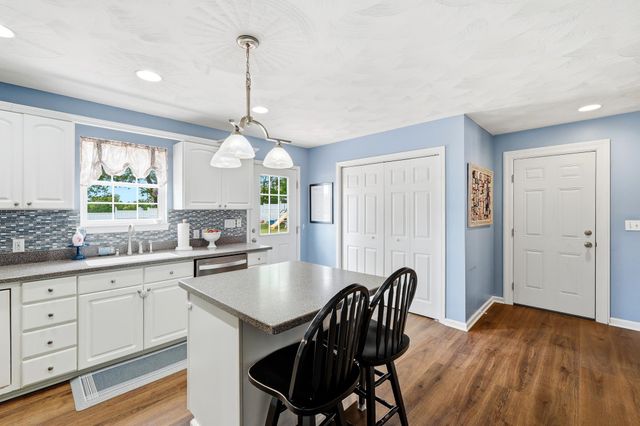 252 Woodmire Drive, Milton, WV 25541