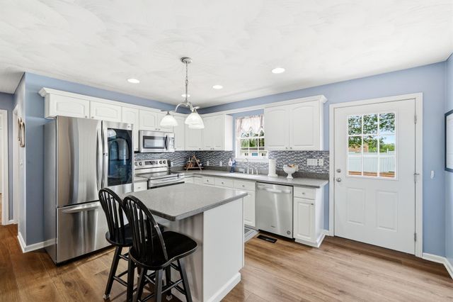 252 Woodmire Drive, Milton, WV 25541