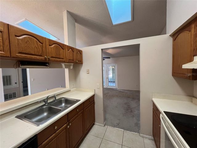 124 CLEAR LAKE CIRCLE, Sanford, FL 32773