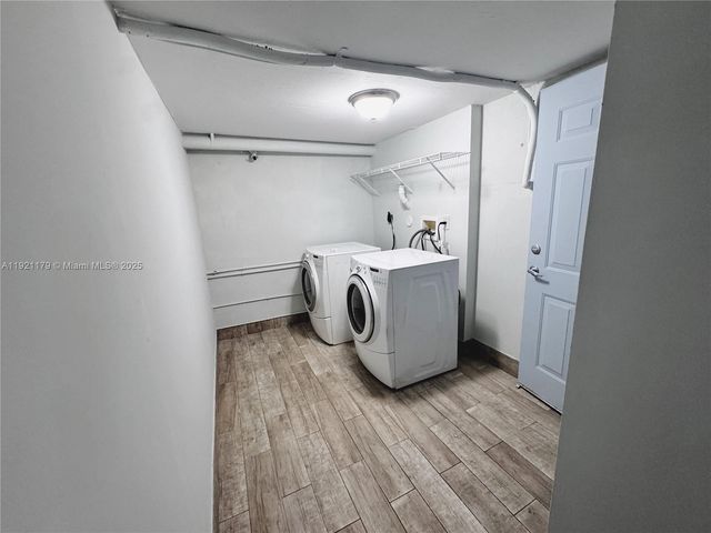 2881 NE 185th St 102, Aventura, FL 33180